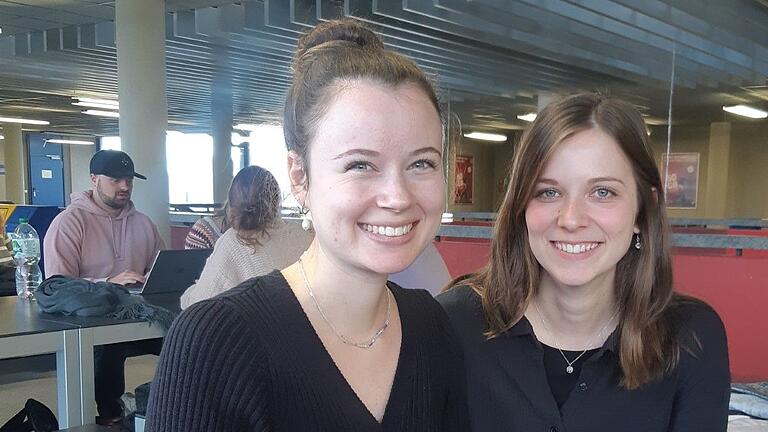 Johanna Eberle (Geschichte auf Lehramt im siebten Semester) und Leonie Degenhardt (Deutsch auf Lehramt im siebten Semester)&nbsp;haben die Hubland-Mensa noch nie in Betrieb erlebt.