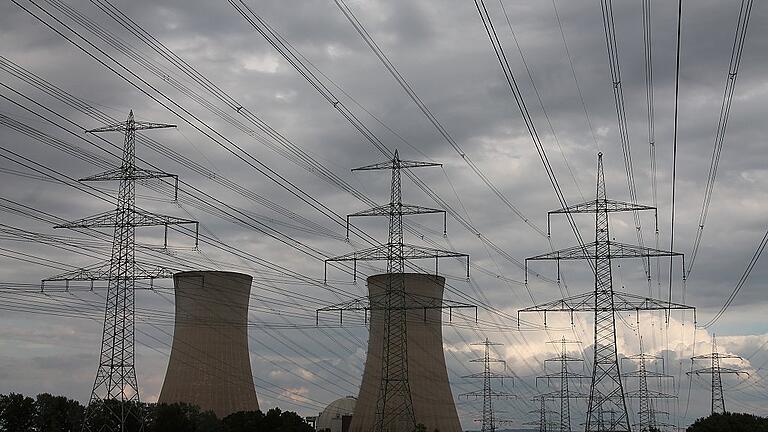 In Grafenrheinfeld soll die geplante Gleichstromtrasse „Suedlink“ an das vorhandene Netz angedockt werden. Der Thüringer Linken-Abgeordnete Ralph Lenkert hält den Bau aber für unnötig – technisch wie wirtschaftlich. In Grafenrheinfeld soll die geplante Gleichstromtrasse „Suedlink“ an das vorhandene Netz angedockt werden. Der Thüringer Linken-Abgeordnete Ralph Lenkert hält den Bau aber für unnötig – technisch wie wirtschaftlich.