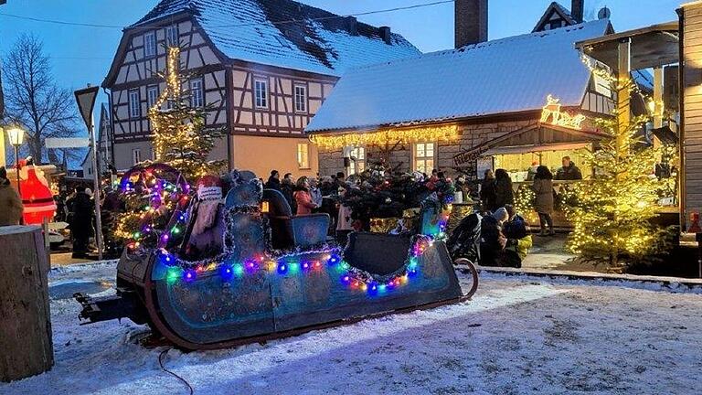 Zum Steedemer Weihnachtsdorf wurde der Ort wieder festlich erleuchtet. Zum Steedemer Weihnachtsdorf wurde der Ort wieder festlich erleuchtet.