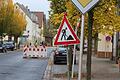 In der Ortsdurchfahrt von Euerdorf haben Kanaldeckel geklappert, außerdem war ein Unterflurhydrant defekt. Um das zu beheben,, wurden einseitig Baustelleneinrichtungen aufgestellt.       -  In der Ortsdurchfahrt von Euerdorf haben Kanaldeckel geklappert, außerdem war ein Unterflurhydrant defekt. Um das zu beheben,, wurden einseitig Baustelleneinrichtungen aufgestellt.