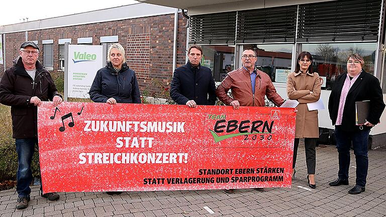 Sie kämpfen für den Standort Ebern und gegen Arbeitsplatzabbau (von links): Werner Strätz, Mitglied des Betriebsrates, Betriebsratsvorsitzende Sonja Meister, Ralf Dirschl, Bezirksleitung IGM Bayern, Vertrauenskörperleiter Thomas Werner, Stellvertretende Aufsichtsratsvorsitzende Andrea Sicker, IGM und stellvertretende Betriebsratsvorsitzende Karin Beck.