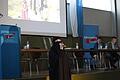&bdquo;Das Leben der Frau in der Sharia&ldquo; war der Titel des Vortrags von Leyla Bilge beim AfD-Infoabend in der Werntalhalle in Poppenhausen. Zu Anfang tritt Bilge vollverschleiert auf, zieht dann die Burka aus und hält ihren Vortrag in einem schwarz-rot-goldenen Kleid.