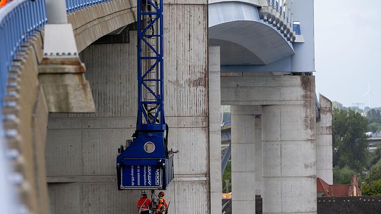 Sperrung der Rügenbrücke wegen Brückenprüfung       -  Jede Brücke in Deutschland durchläuft alle sechs Jahre eine Hautüberprüfung. (Archivfoto)