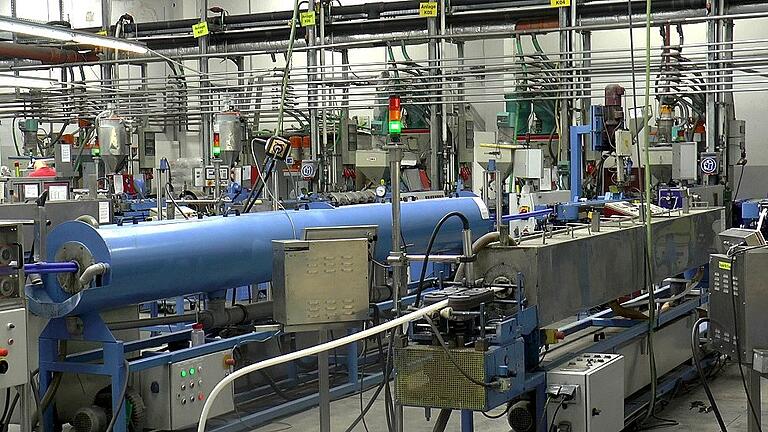 Zurzeit wird bei Maincor rund um die Uhr produziert, 24 Stunden an sieben Tagen in der Woche. Zurzeit wird bei Maincor rund um die Uhr produziert, 24 Stunden an sieben Tagen in der Woche.