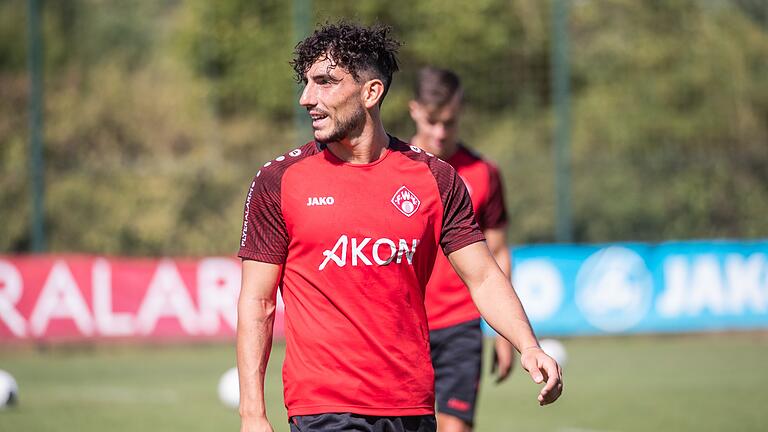 Domenico Alberico war bereits im Sommer über einige Wochen als Gastspieler beim Training der Würzburger Kickers dabei. Domenico Alberico war bereits im Sommer über einige Wochen als Gastspieler beim Training der Würzburger Kickers dabei.