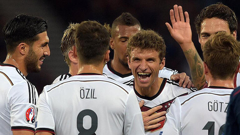 Spannend       -  Trotz zweier Tore durch Thomas Müller hatte der Weltmeister kein leichtes Spiel. Foto: Federico Gambarini