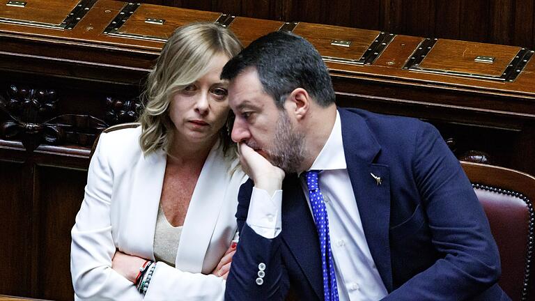 Italienische Ministerpräsidentin Meloni mit Minister Salvini       -  Als Verkehrsminister ist Matteo Salvini einer der zentralen Figuren im Kabinett von Ministerpräsidentin Giorgia Meloni. (Archivbild)