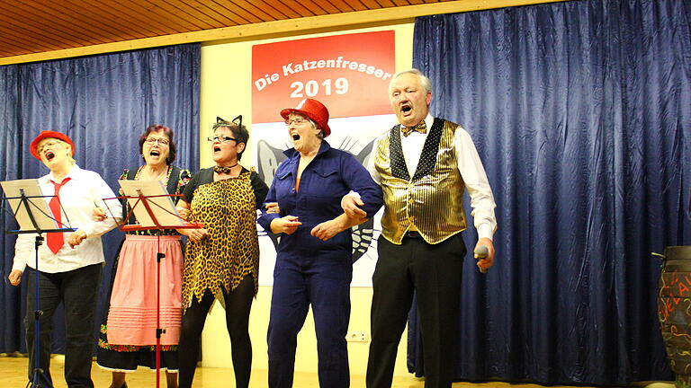 Beim Bunten Abend in Gnodstadt unterhielten Büttenredner, musikalische Einlagen, Sketche und Tanzauftritte das Punlikum. Der stellvertretende Bürgermeister Herbert Biebelriether führte launig durch das Programm
