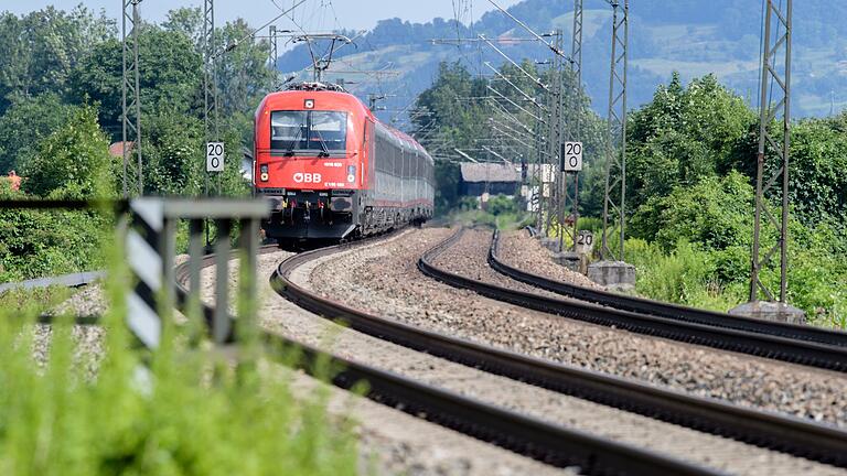 Brenner-Nordzulauf       -  Ein Eurocity fährt zwischen München und Italien. (Archivbild)