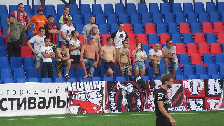 Kleine, aber feine Fan-Szenen in Weißrussland: die Ultras von FK Minsk. Kleine, aber feine Fan-Szenen in Weißrussland: die Ultras von FK Minsk.