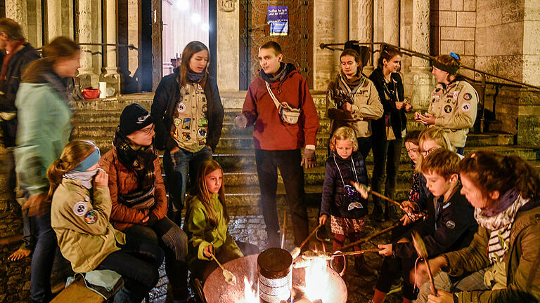Nacht der offenen Kirchen 2019 (im Bild St.Adalbero)in der Würzburger Innenstadt. 18 Kirchen haben sich an der Aktion beteiligt, bei der die Kirchenräume am Abend geöffnet hatten und viele unterschiedliche Aktionen angeboten wurden.