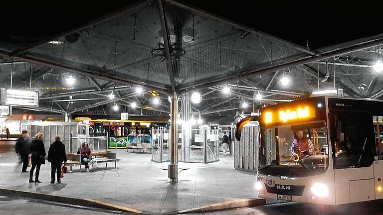 Bei Tag und Nacht       -  Busbahnhof Roßmarkt