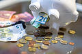 Sparen.jpeg       -  Pflege kostet viel Geld, daher lohnt es sich für den Pflegefall vorzusorgen. Mit dem Pflege Bahr gibt es sogar einen Zuschuss vom Staat.