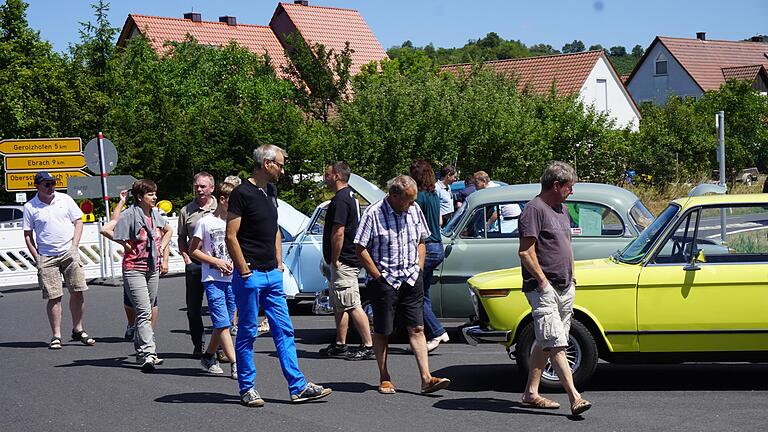 Eine gelungen Mischung aus Dorffest und Oldtimer-Treffen: Das Speierlingsfest in Wiebelsberg.