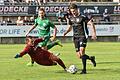 Gebenbachs Bastian Freisinger umkurvt den Sander Schlussmann Alessandro Burkard und vollendet zum 4:0-Endstand. Maximilian Zang (hinten) kann nicht mehr eingreifen.