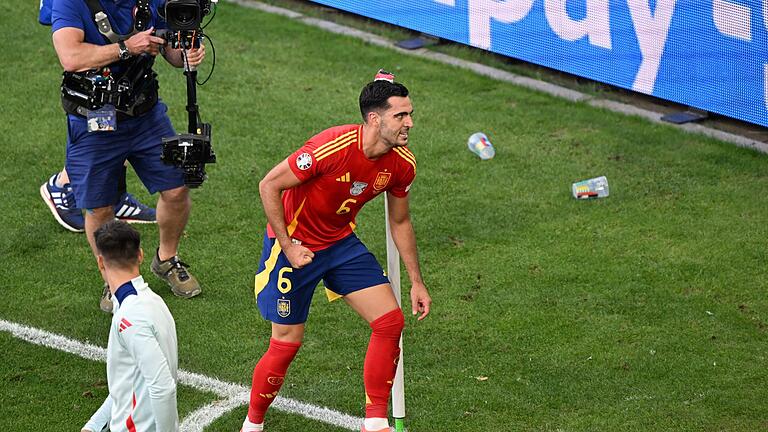 Euro 2024: Spanien - Deutschland       -  Mikel Merino und der Tanz mit der Eckfahne.