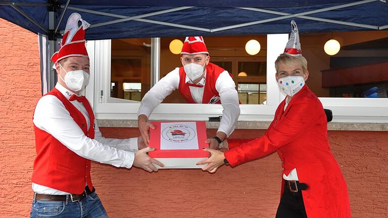 Auf dem Bild von links die Vorstände der Abteilung Fasching: Philipp Fieber, Felix Seubert, Ute Kettemann.