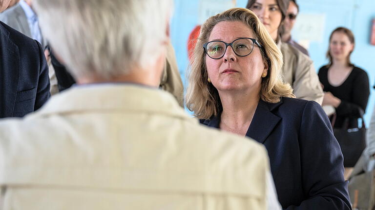 Entwicklungsministerin besucht Flüchtlingscamp.jpeg       -  Entwicklungsministerin Svenja Schulze bemüht sich um enge Zusammenarbeit mit Marokko in der Migrationspolitik.