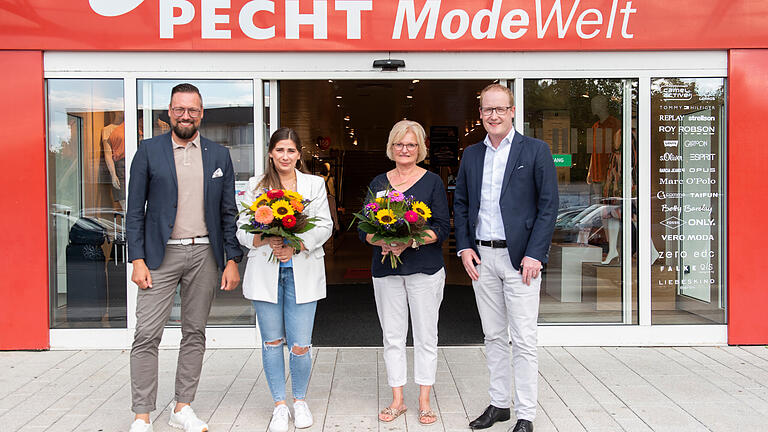 Auf dem Foto von links: Geschäftsführer Bernd Titius, Kristina Soltysek, Monika Ballner, Geschäftsführer Björn Tischer.