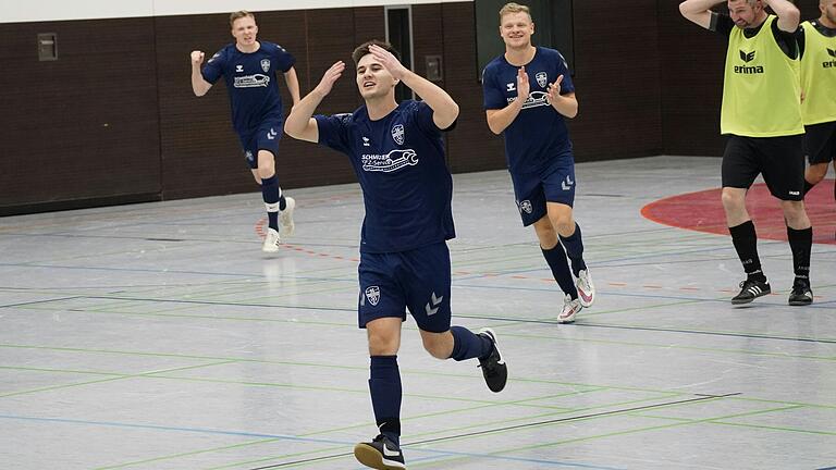 Bei der Hallengala in Bad Neustadt hinterließ die SG Brendlorenzen/Windshausen (vorne Artur Rosbach, Mitte Alexander Ortloff, hinten links Luca Eckert) Ende Dezember einen starken Eindruck und scheiterte erst im Finale am TSV Aubstadt II.