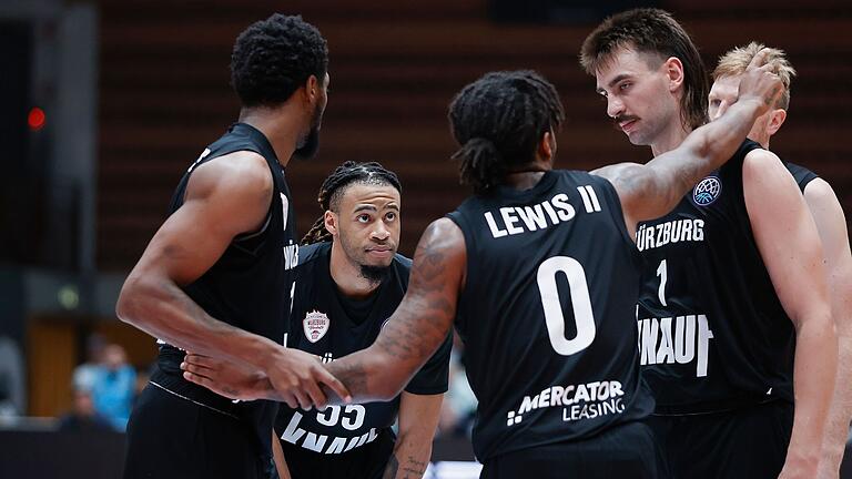 Die FIT/one Würzburg Baskets hoffen auf einen Heimsieg gegen die Veolia Towers Hamburg.