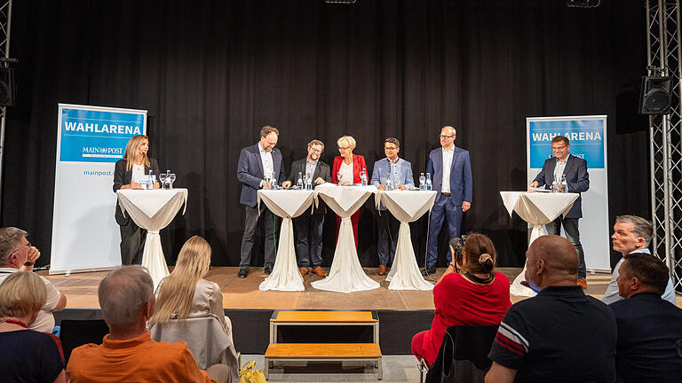 So lief die Wahlarena mit den Würzburger Kandidaten       -  Bild: v. li. Moderatorin Sophia Scheder (MainPost), Patrick Friedl (B'90/Die Grünen), Sven Baumeister (Freie Wähler), Andrea Behr (CSU), Tobias Dutta (FDP), Alexander Kolbow (SPD), Moderator Torsten Schleicher (MainPost),  

14.09.2023, Würzburg, So lief die Wahlarena mit den Würzburger Kandidaten