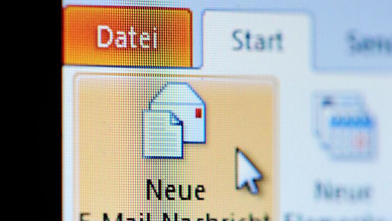 Symbolbild E-Mail       -  Gehaltsabrechnung nur noch digital - laut Bundesarbeitsgericht ist das möglich