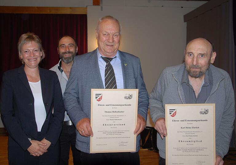 Familiensache: Die Vorsitzenden der Natur-Wanderfreunde Albertshofen, Julia Hollenbacher und ihr Stellvertreter Jochen Ehrlich ernannten Thomas Hollenbacher zum Ehrenvorsitzenden und Karl-Heinz Ehrlich zum Ehrenmitglied (von links). Familiensache: Die Vorsitzenden der Natur-Wanderfreunde Albertshofen, Julia Hollenbacher und ihr Stellvertreter Jochen Ehrlich ernannten Thomas Hollenbacher zum Ehrenvorsitzenden und Karl-Heinz Ehrlich zum Ehrenmitglied (von links).