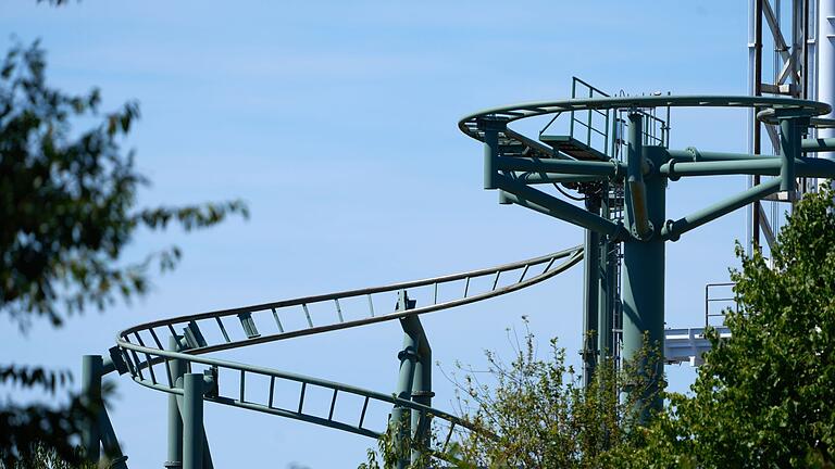 Achterbahn.jpeg       -  Freizeitparks bieten viele Attraktionen - was gibt es im Gardaland Park am Gardasee?