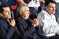 Paris St. Germain - Bayern München       -  Am Abend vor dem großen Knall: Bayerns Noch-Trainer Carlo Ancelotti (M.) neben seinem Nachfolger Willy Sagnol.