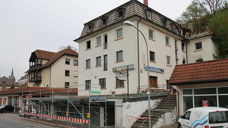 Die Alte Brauerei in der Bahnhofstraße in Gemünden nach dem Brand.