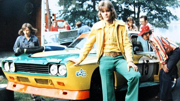 Walter Back ist ein Fan getunter Ford-Modelle. Das Foto entstand 1975 am Nürnberger Norisring.