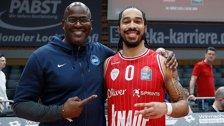 Baskets-Spieler Otis Livingston II (rechts) mit seinem Vater Otis Livingston I.