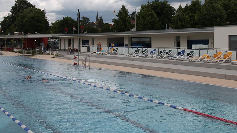 Das Karlstadter Freibad öffnet am 20. Juni unter 'Pandemie-Bedingungen'.