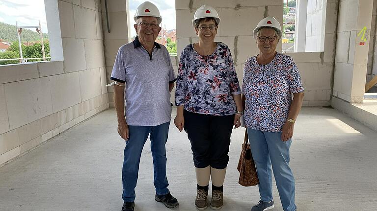 Familie Riegel steht dort, wo bald Tochter Anja&nbsp; (Mitte) ihr Zimmer haben könnte. Für die Familie aus Erlenbach wird Anjas Auszug ein emotionaler Schritt.