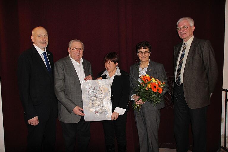 Im Jahr 2017 ernannte der Historischen Verein in Gerolzhofen Longin Mößlein (Zweiter von links) zu seinem Ehrenpreisträger. Im Jahr 2017 ernannte der Historischen Verein in Gerolzhofen Longin Mößlein (Zweiter von links) zu seinem Ehrenpreisträger.