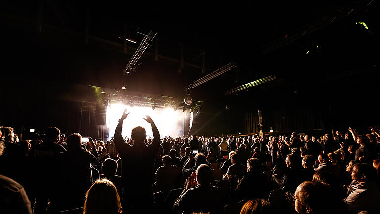 Music & Stories in der Posthalle. Uriah Heep, Wishbone Ash und Nazareth lassen an diesem Abend die Rockerherzen höher schlagen. Die letzte Band des Abends: Uriah Heep