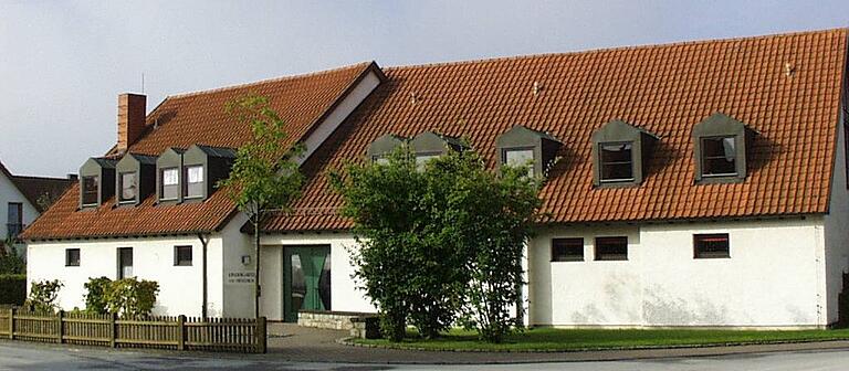 Gründlich schief gegangen ist der Erweiterungsanbau für zwei Krippengruppen in der KTa Fröschloch. Wegen Schimmelbefalls konnte er erst gar nicht eingeweiht werden, die Krippenkinder sind seit zwei Jahren provisorisch in der Schule untergebracht. Gründlich schief gegangen ist der Erweiterungsanbau für zwei Krippengruppen in der KTa Fröschloch. Wegen Schimmelbefalls konnte er erst gar nicht eingeweiht werden, die Krippenkinder sind seit zwei Jahren provisorisch in der Schule untergebracht.