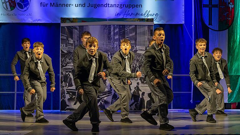 Die Gentleboys aus Wiesentheid gewannen die diesjährige Bayerische Meisterschaft im Männerballett in der Kategorie U18 mit ihrer Show 'Stress aus - Leben an!' Die Gentleboys aus Wiesentheid gewannen die diesjährige Bayerische Meisterschaft im Männerballett in der Kategorie U18 mit ihrer Show 'Stress aus - Leben an!'