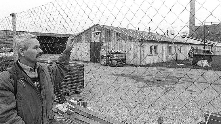 Der in Schweinfurt geborene Dimitrij aus Moskau besuchte seine Geburtsstadt im Januar 1994. Seine Mutter war im Zweiten Weltkrieg eine von über 10 000 Zwangsarbeitern in Schweinfurt. Der in Schweinfurt geborene Dimitrij aus Moskau besuchte seine Geburtsstadt im Januar 1994. Seine Mutter war im Zweiten Weltkrieg eine von über 10 000 Zwangsarbeitern in Schweinfurt.