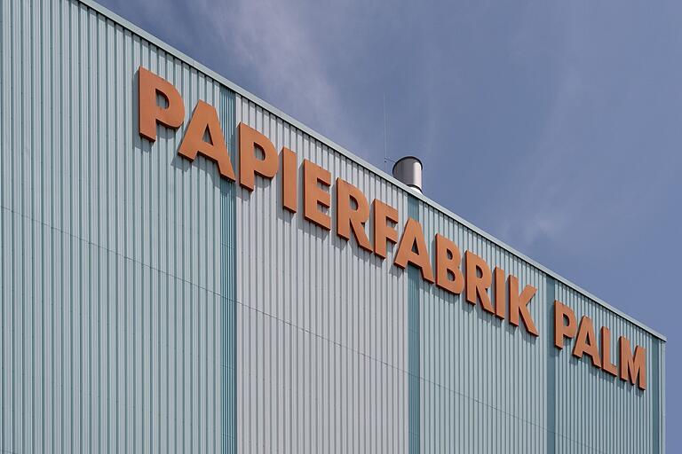 Jede dritte Zeitung in Deutschland wird auf Papier aus der Papierfabrik Palm in Eltmann gedruckt, sagt Unternehmer Wolfgang Palm.