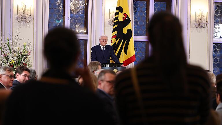 Unterbrechung.jpeg       -  Propalästinensische Demonstranten unterbrechen die Rede von Bundespräsident Frank-Walter Steinmeier in Leipzig.