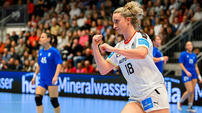 Mia Zschocke am 9. April 2023 im WM-Qualifikationsspiel der deutschen Handall-Frauen gegen Griechenland in Hamm. Mia Zschocke am 9. April 2023 im WM-Qualifikationsspiel der deutschen Handall-Frauen gegen Griechenland in Hamm. 