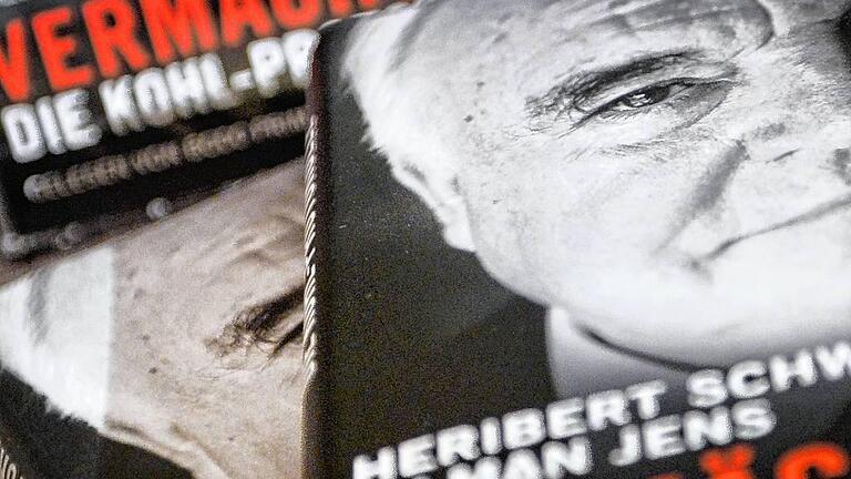 Ex-Kanzler Kohl fordert fünf Millionen Euro Schmerzensgeld       -  Die Kohl-Biografie könnte für den Autor Heribert Schwan Folgen haben. Ex-Kanzler Kohl fordert fünf Millionen Euro Schmerzensgeld.