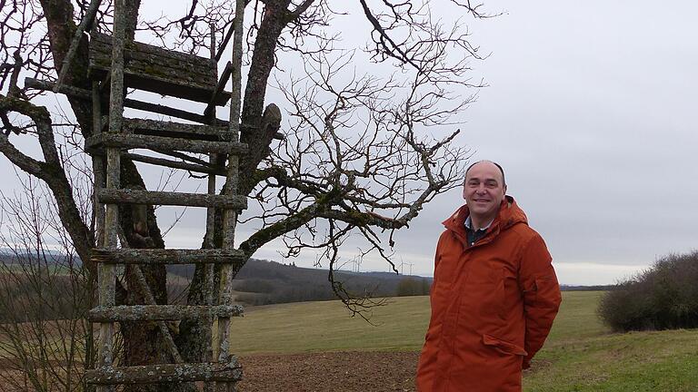 &quot;Bei schönem Wetter kann man bis in den Steigerwald blicken!&quot; Alexander Nicklaus liebt den Platz oberhalb von Löffelsterz.