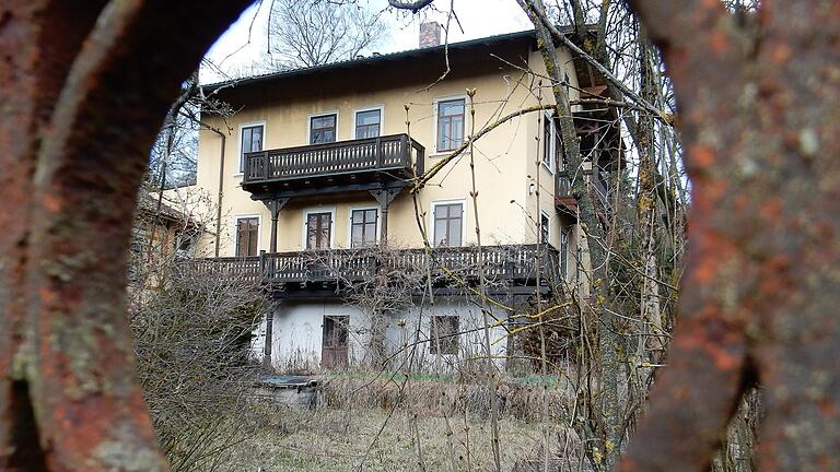 Für den neuen Kindergarten soll das alte Wohnhaus in der Gartenstraße 14 weichen. Das 'Riesenprojekt' ist mit Kosten in Höhe von 4, 3 Millionen Euro veranschlagt. Die Stadt hat einen Zuschuss von 82,5 Prozent zugesagt, wobei diese eine staatliche Förderung von 2,2 Millionen Euro einrechnen kann.&nbsp;