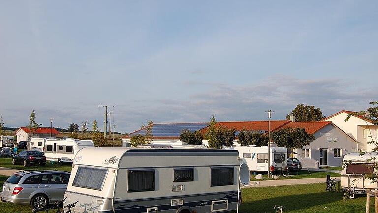 Das Stadtcamping von Wolfgang Thein eröffnete 2013 auf dem früheren Gelände des Ponyhofs im Nord-Osten des Stadtteils. Der Platz wird sehr gut angenommen.