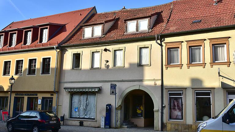 Das Anwesen Nummer 68 in der unteren Hauptstraße in Haßfurt ist dem Verfall preisgegeben.