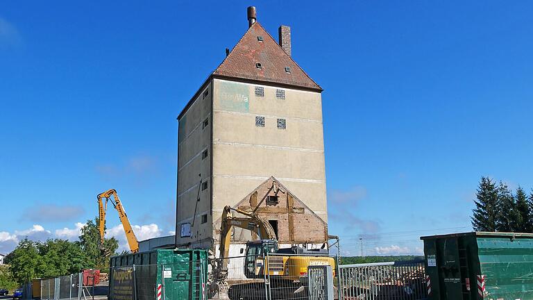 Die Gebäude auf dem BayWa-Gelände in Bergtheim werden zurückgebaut.