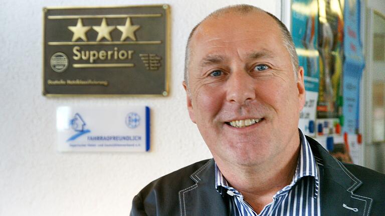Parkhotel-Besitzer Michael Leiß freut sich: Drei Sterne und den Zusatz Superior hat sein Hotel locker geschafft. Parkhotel-Besitzer Michael Leiß freut sich: Drei Sterne und den Zusatz Superior hat sein Hotel locker geschafft.